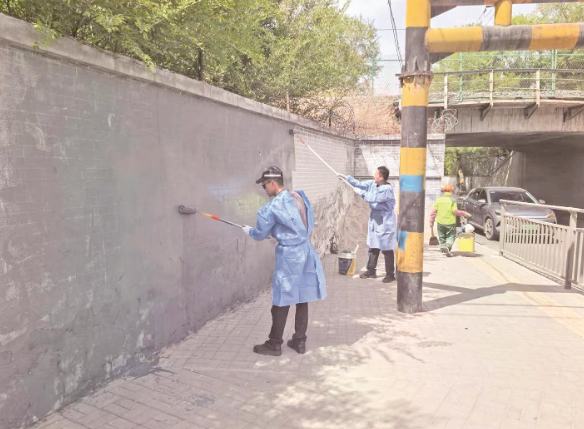 青海西寧：修復(fù)墻面 沖洗路面 提升城市顏值與氣質(zhì)