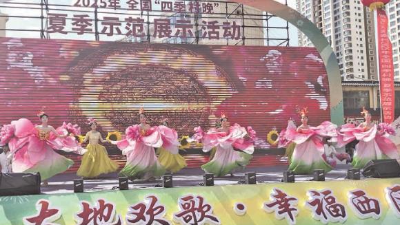 【文化中國行】“四季村晚”夏季示范展示活動舉行